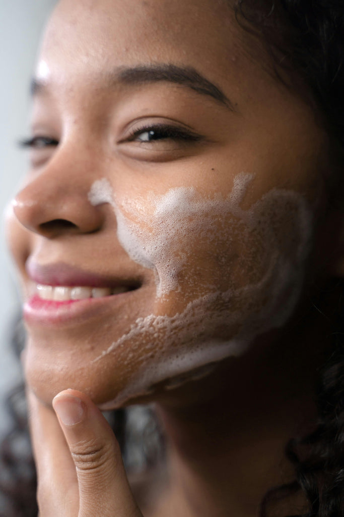 Best Natural Skin Care for Oily Skin with our amazing products such as Chamomile Face Cream, Jojoba & Turmeric Serum, Lavender Toner, and Moisturizing Gel-Cream.